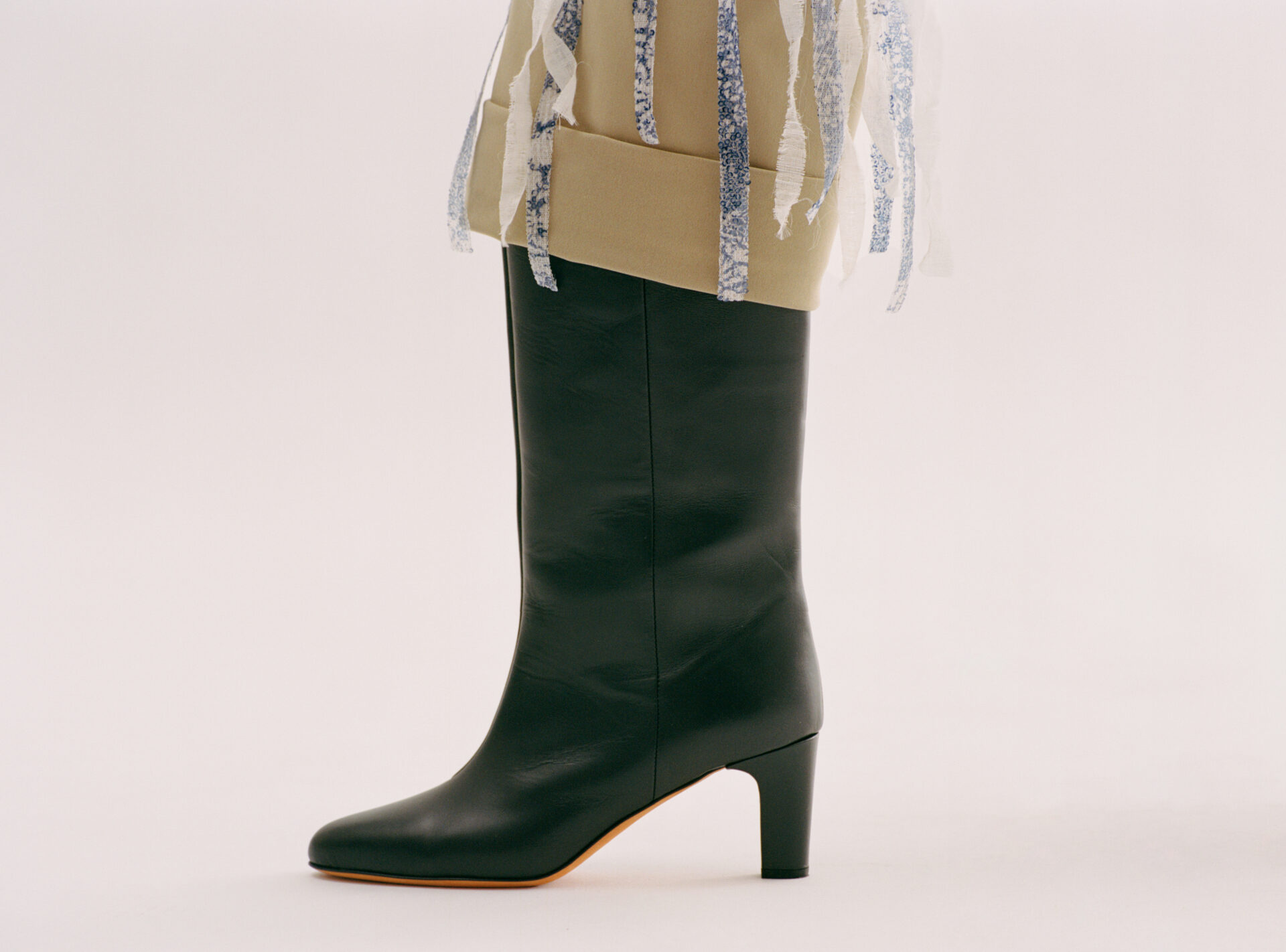 MNZ - Image 50 of 64