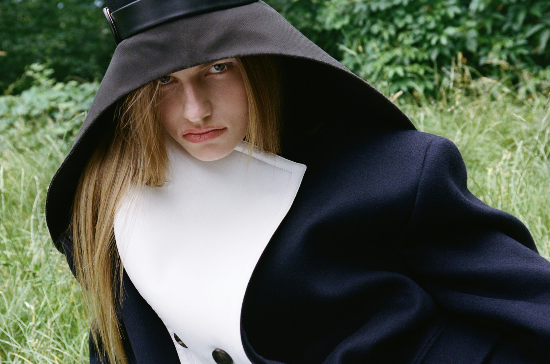Harper’s Bazaar Gwen Trannoy - Image 3 of 11